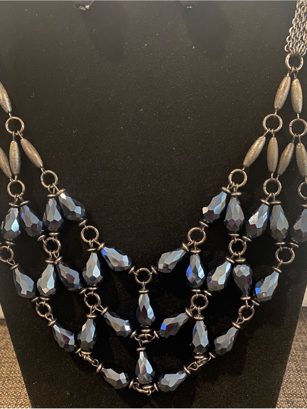 Elegant Simply Vera -Vera Wang Gunmetal, Dark Blue Bib Necklace & Earring Set - Picture 3 of 3